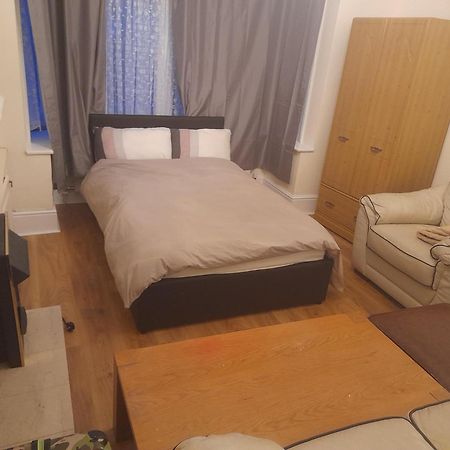 Big Room With Free Parking Лондон Экстерьер фото